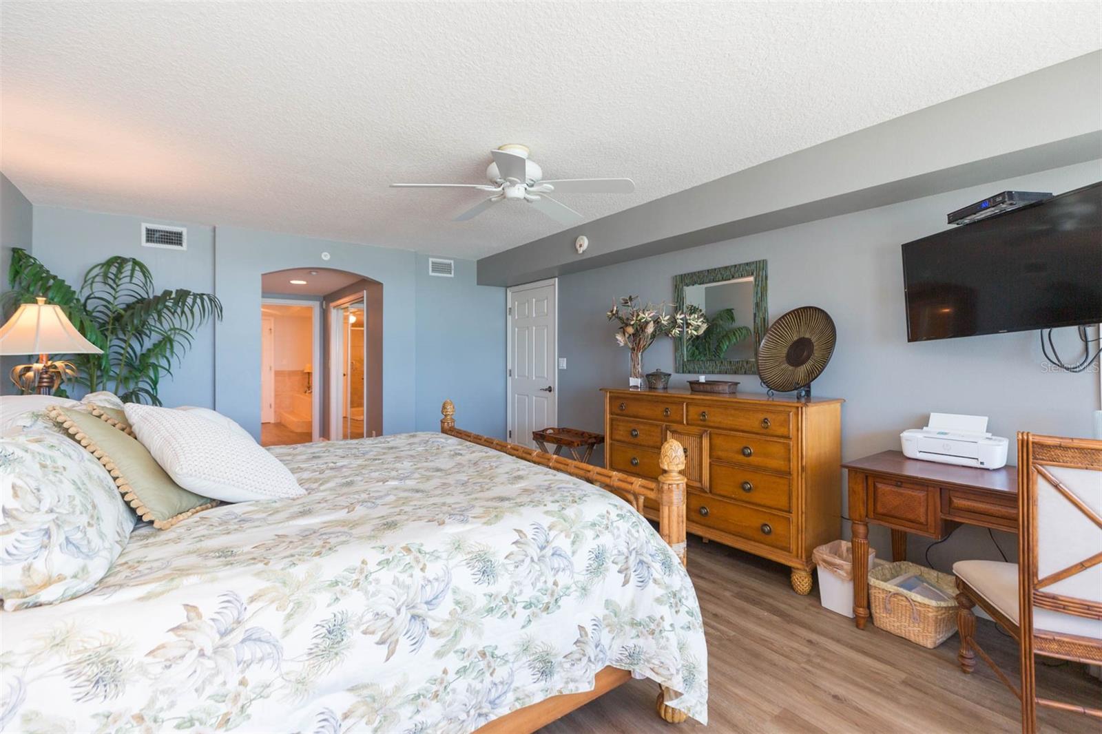 Image 34 of 63 For 16326 Gulf Boulevard 109