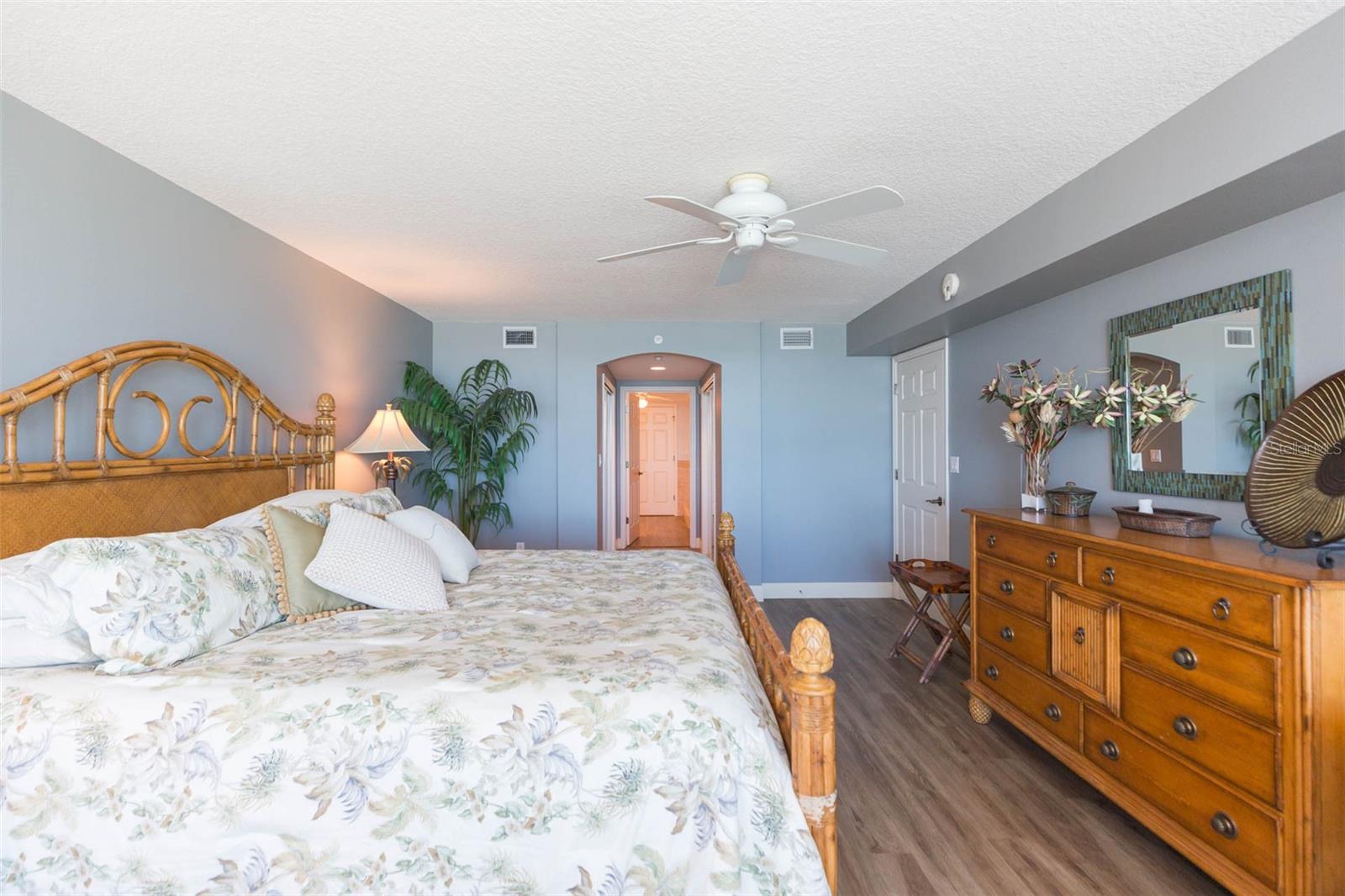Image 35 of 63 For 16326 Gulf Boulevard 109