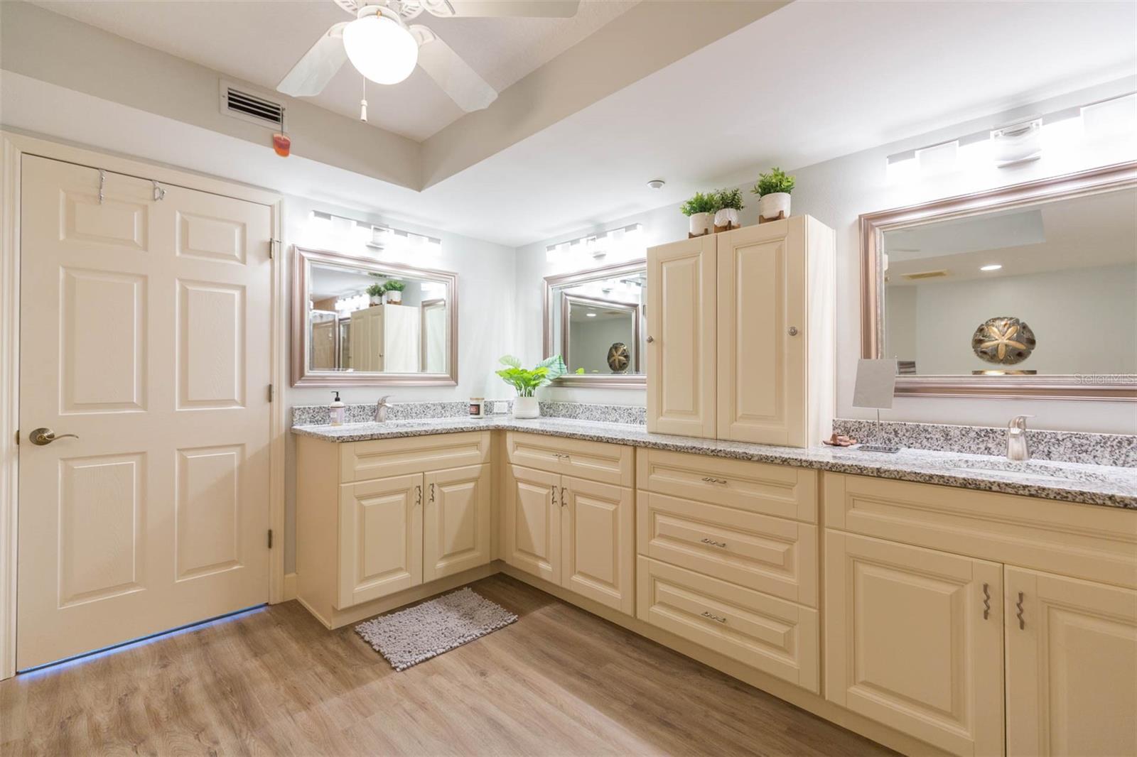 Image 38 of 63 For 16326 Gulf Boulevard 109