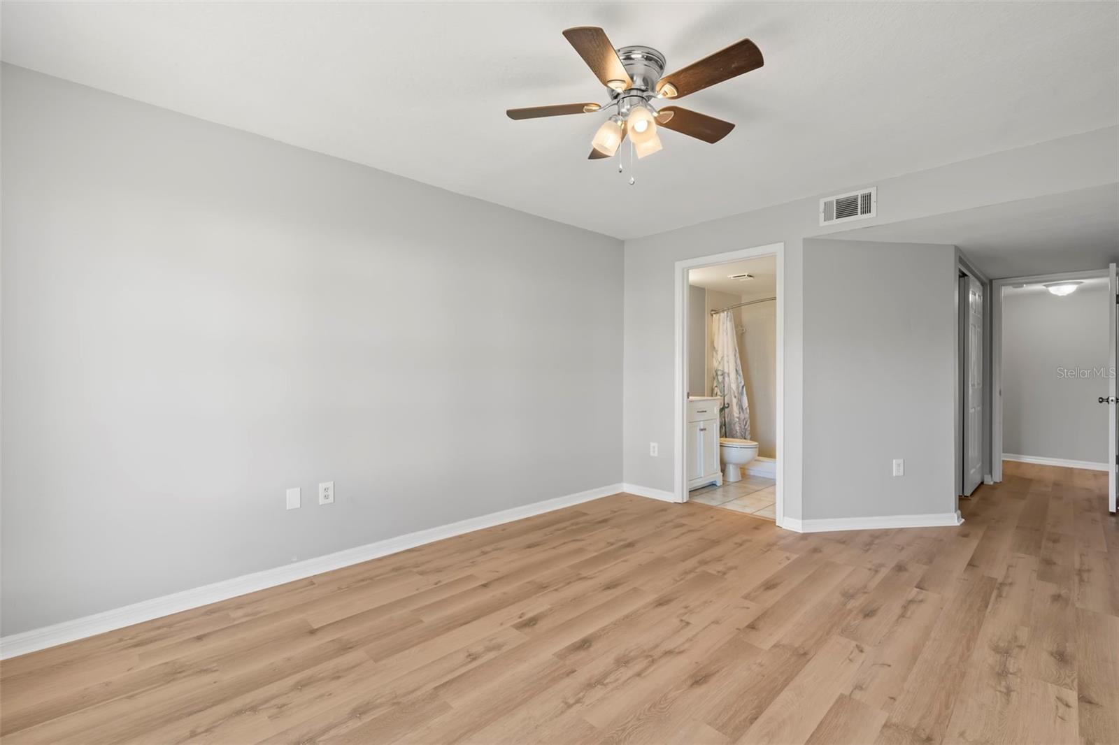 Image 20 of 29 For 4575 Whitton Way 1118