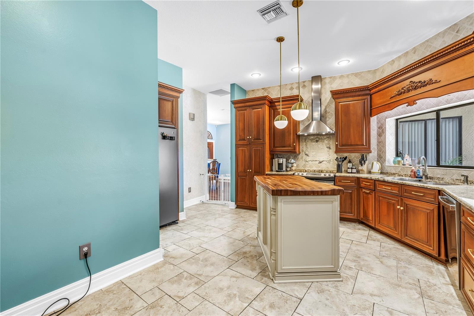 Image 18 of 60 For 11209 Bloomington Drive