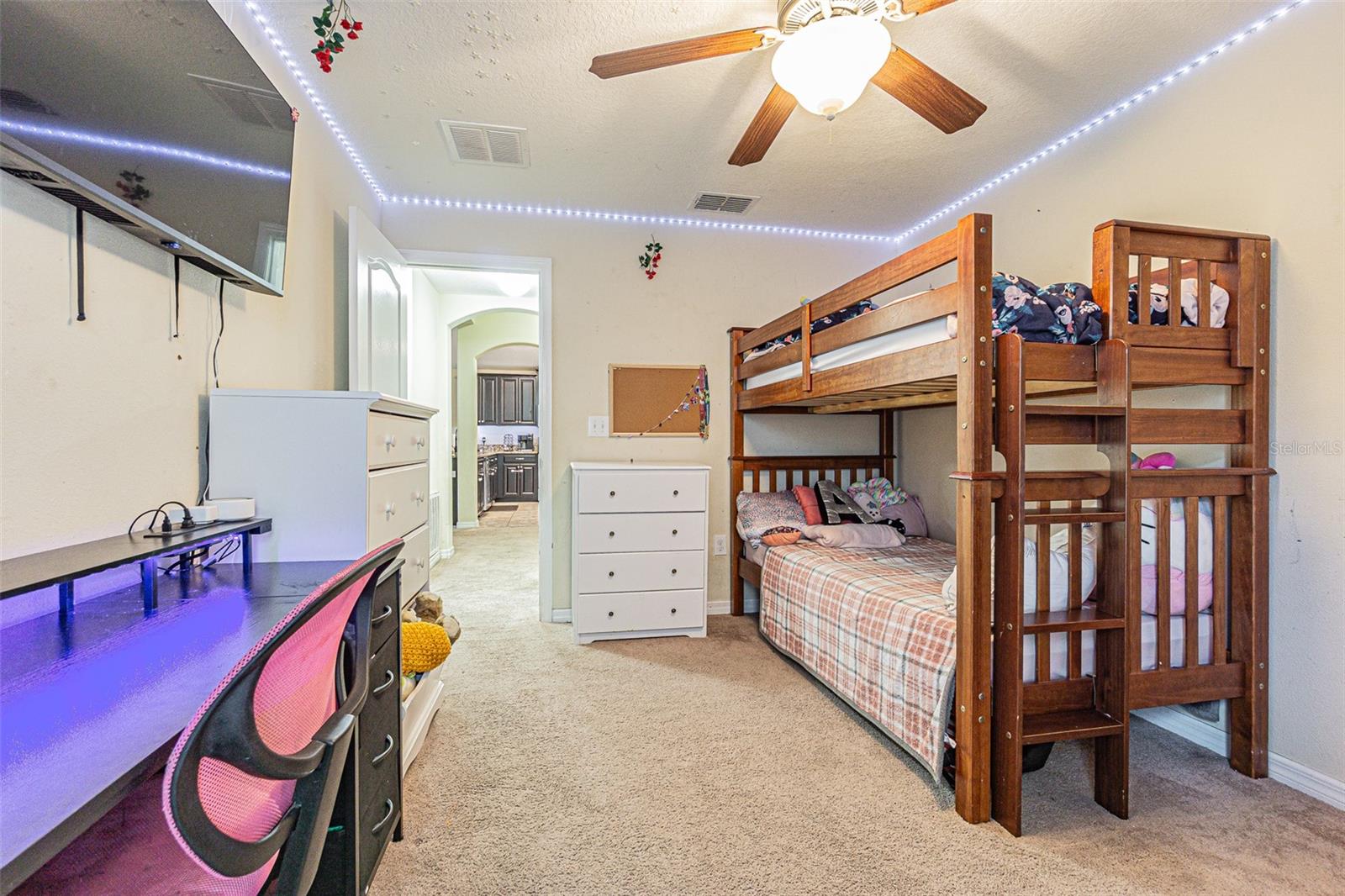 Image 22 of 65 For 10115 Count Fleet Dr