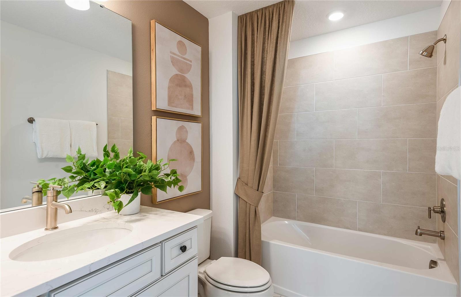 Listing photo id 12 for 9945 Redwood Ridge Avenue