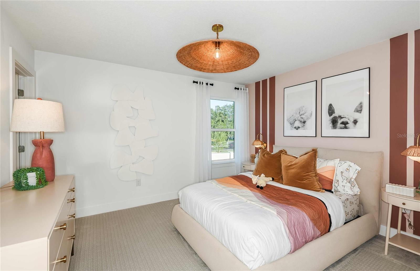 Listing photo id 13 for 9945 Redwood Ridge Avenue