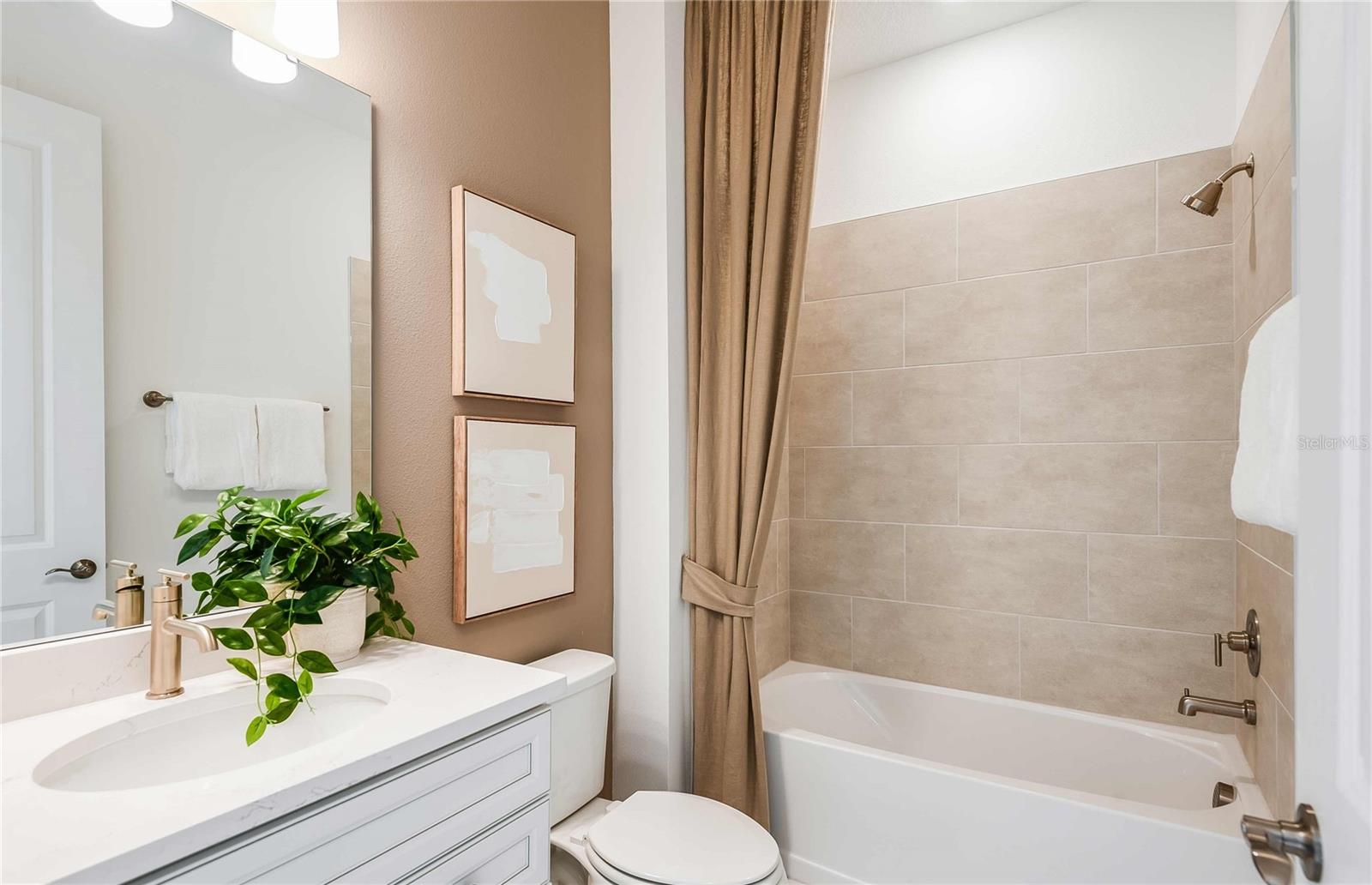 Listing photo id 14 for 9945 Redwood Ridge Avenue