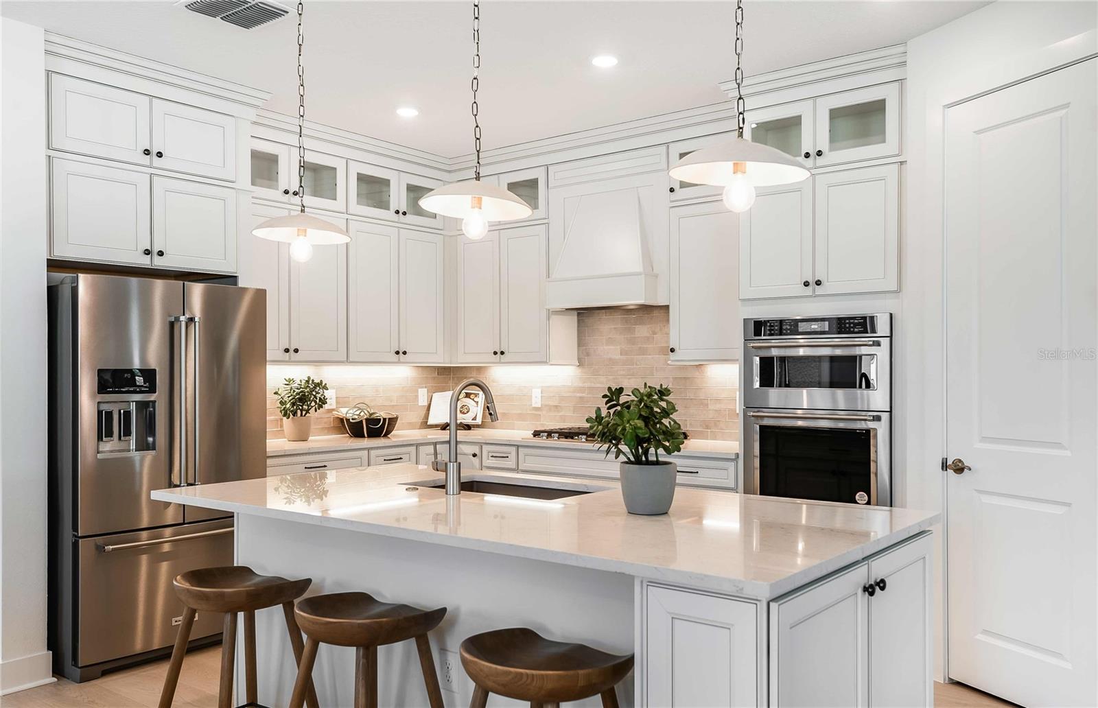 Listing photo id 0 for 9945 Redwood Ridge Avenue