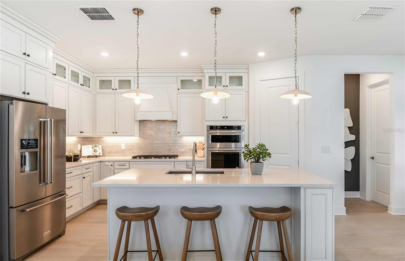 Listing photo id 3 for 9945 Redwood Ridge Avenue