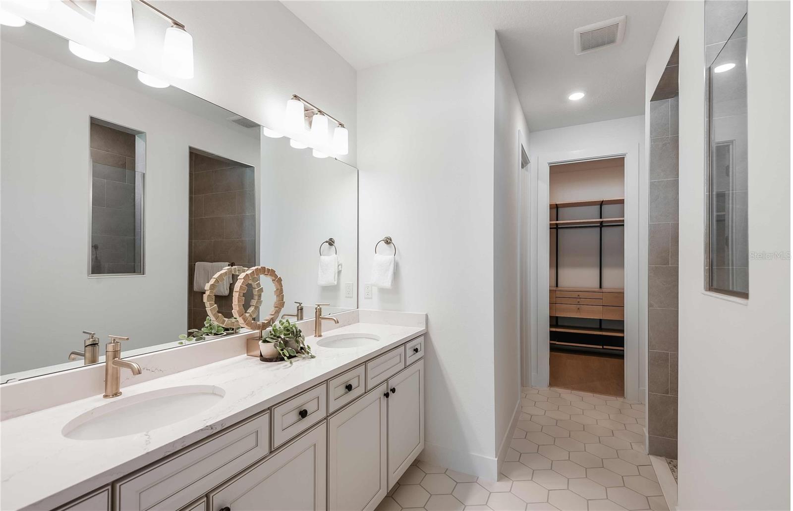 Listing photo id 7 for 9945 Redwood Ridge Avenue