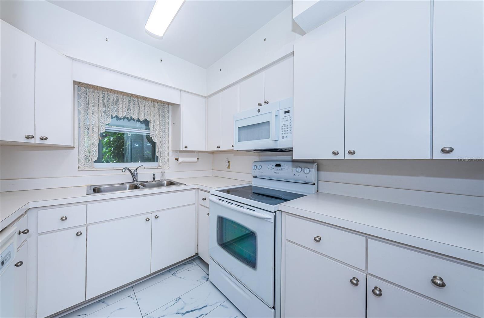 Image 16 of 59 For 1550 55th Street N