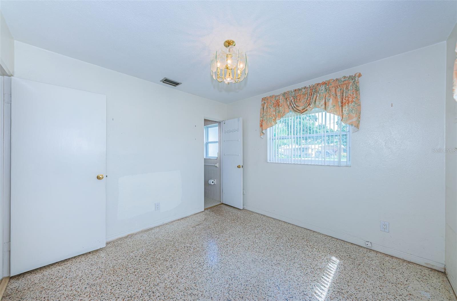Image 21 of 59 For 1550 55th Street N