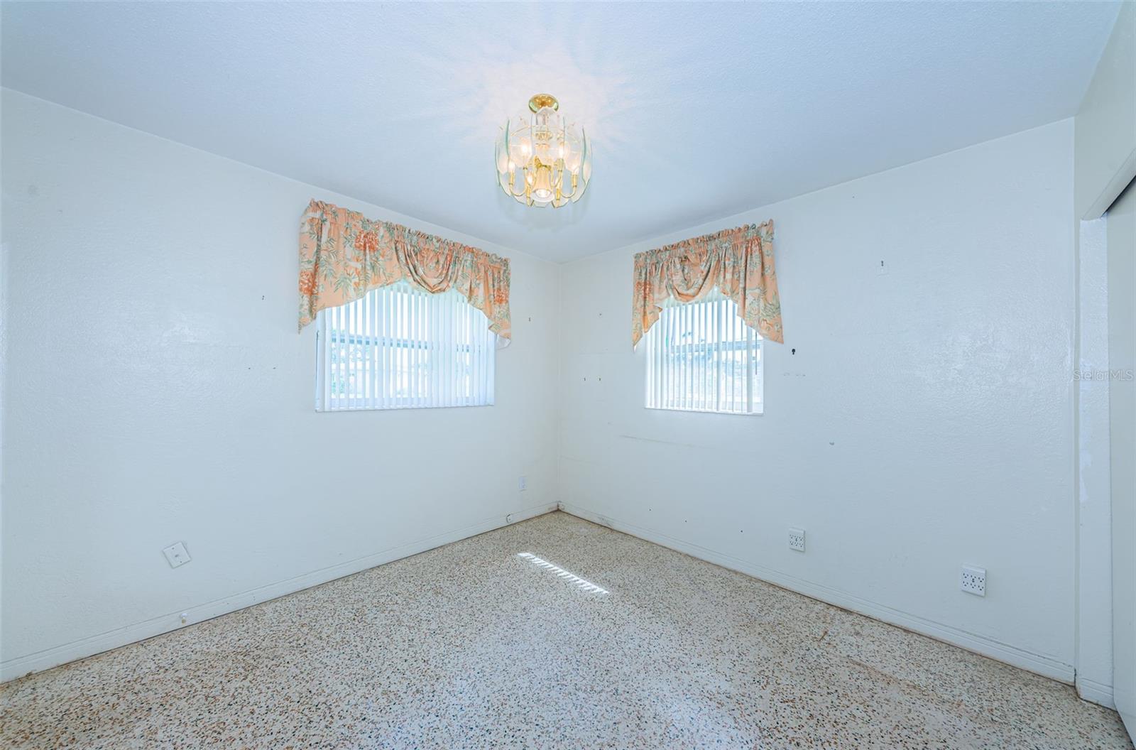 Image 22 of 59 For 1550 55th Street N