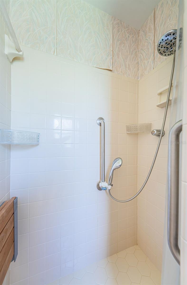 Image 25 of 59 For 1550 55th Street N