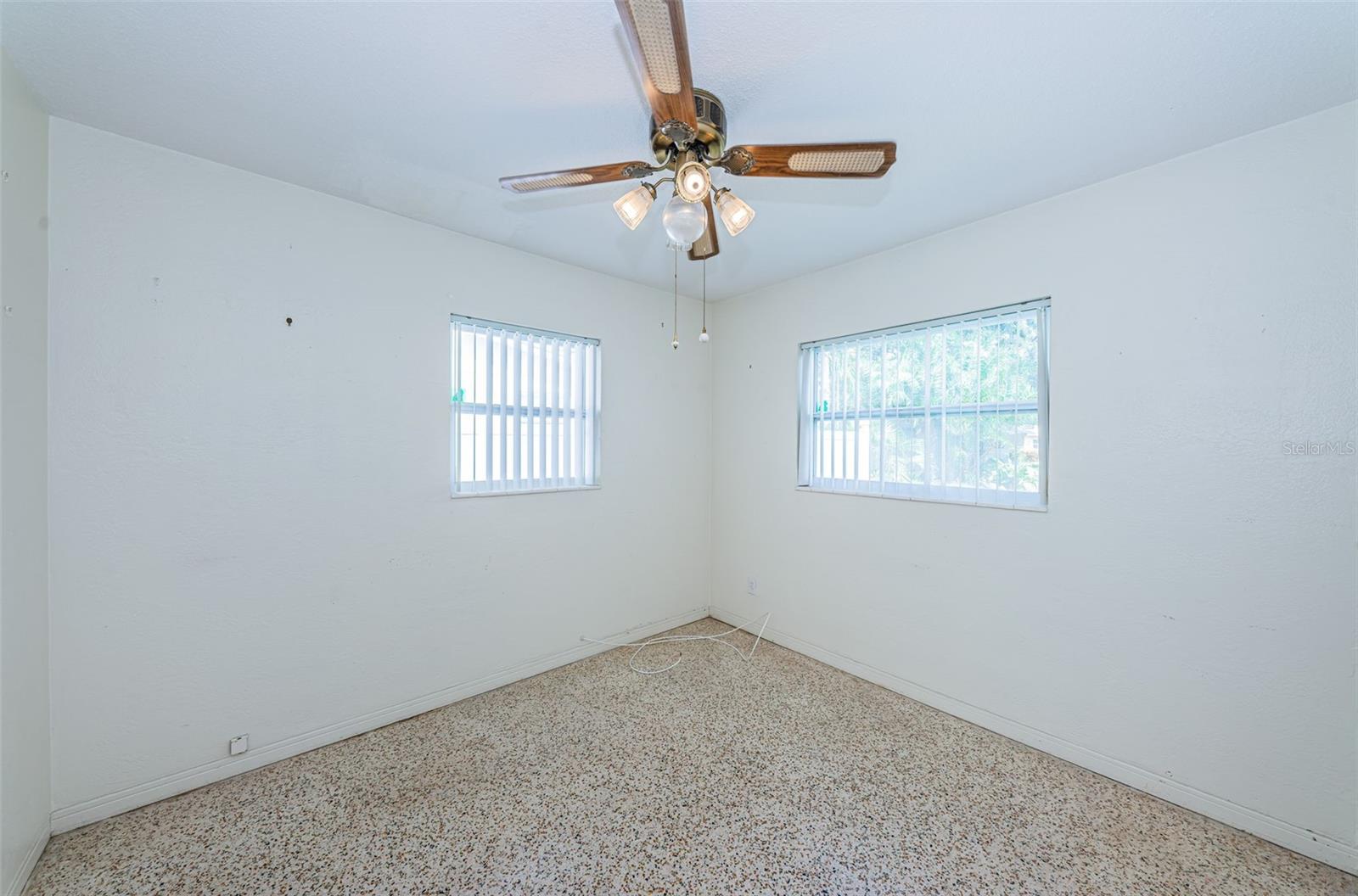 Image 28 of 59 For 1550 55th Street N