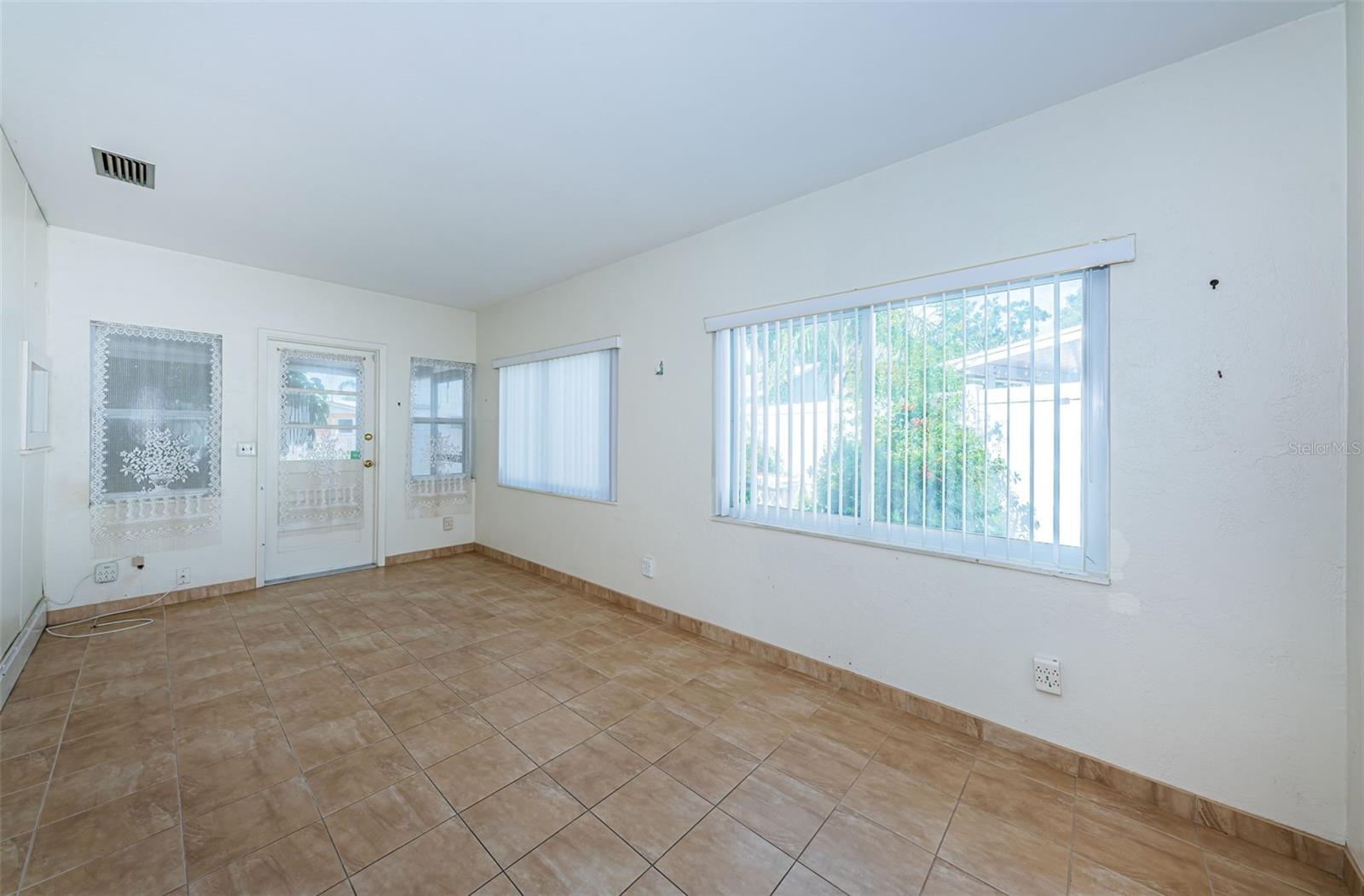Image 33 of 59 For 1550 55th Street N