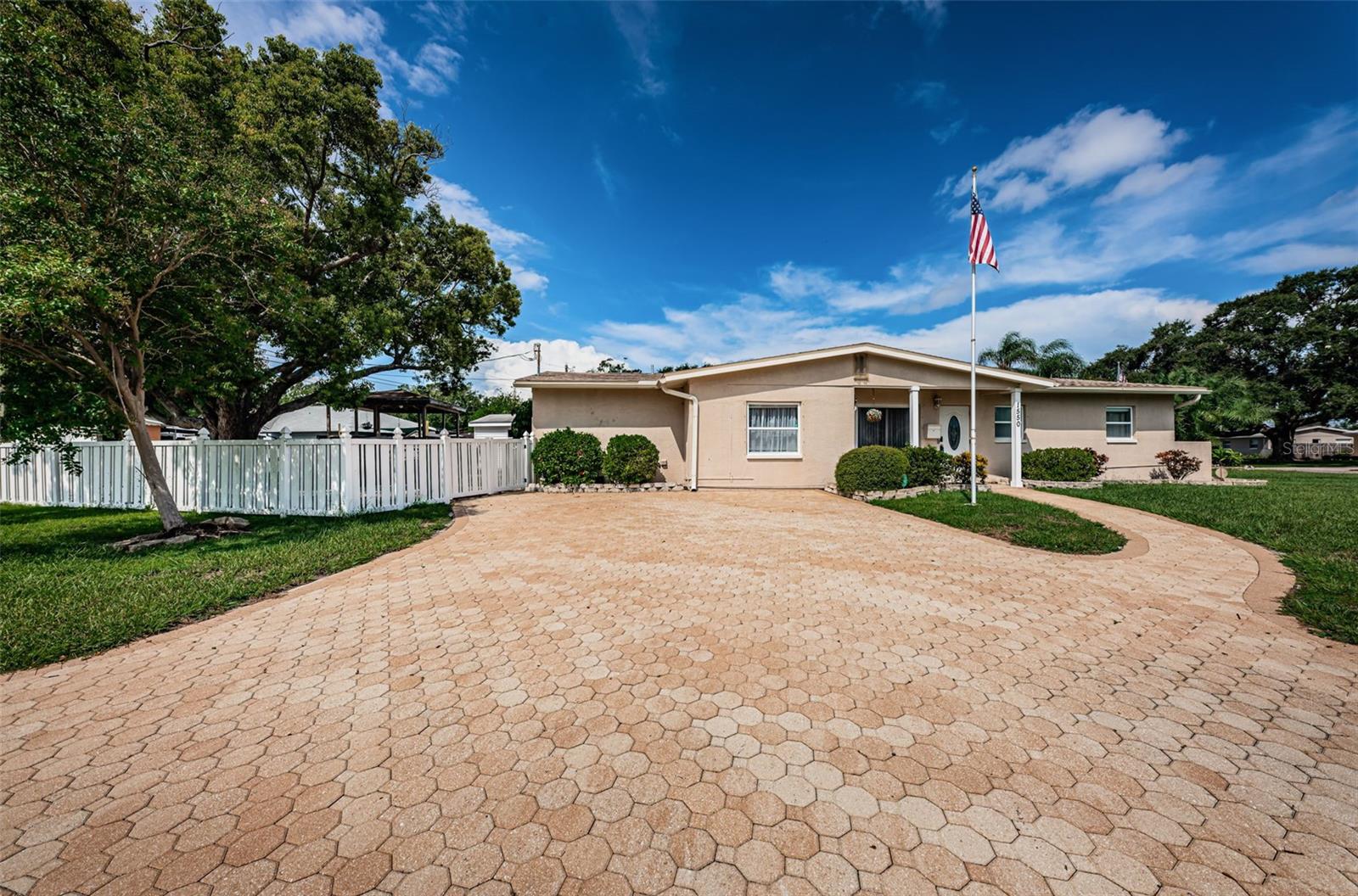 Image 4 of 59 For 1550 55th Street N