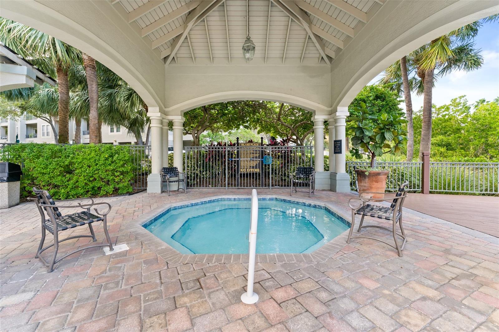 Image 36 of 46 For 625 Tropical Breeze Way