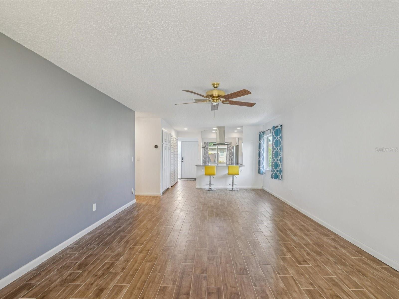 Image 10 of 42 For 2284 Oak Neck Road E