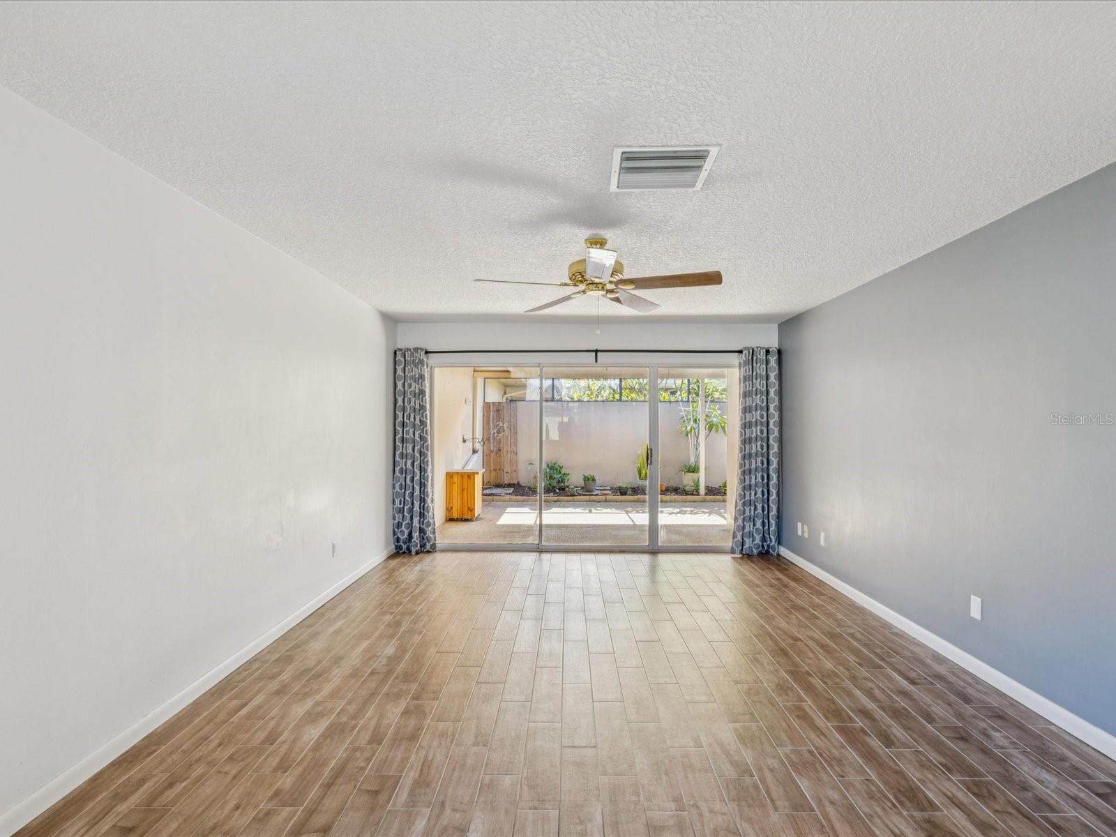 Image 11 of 42 For 2284 Oak Neck Road E
