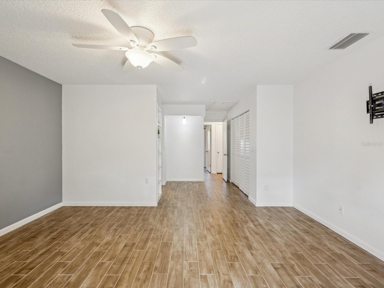 Image 18 of 42 For 2284 Oak Neck Road E