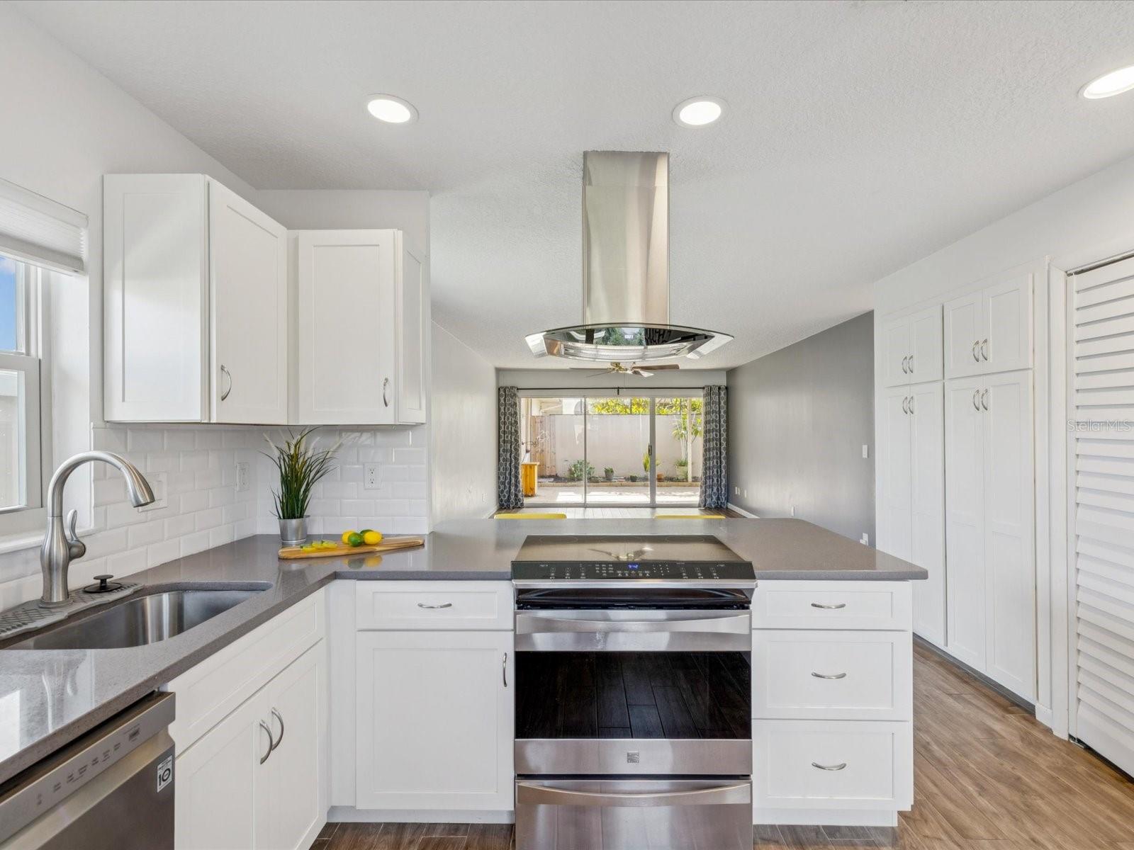 Image 4 of 42 For 2284 Oak Neck Road E
