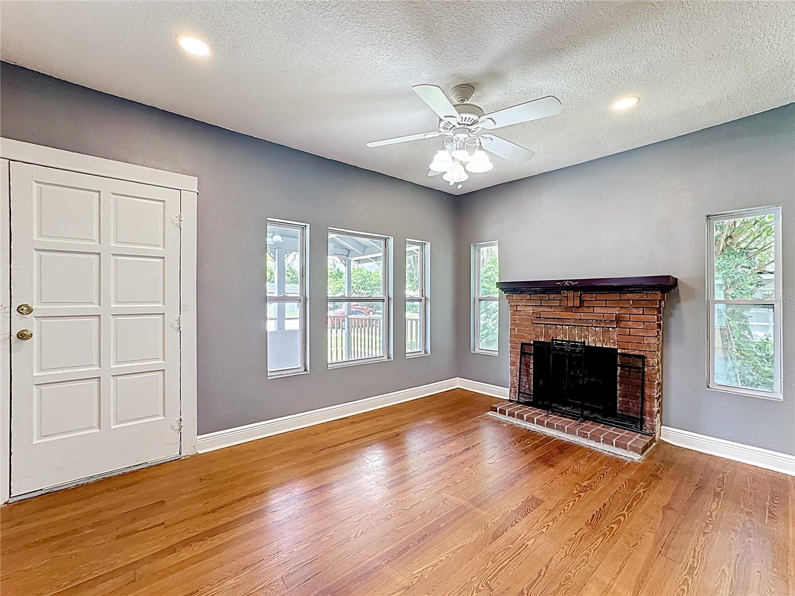Image 4 of 35 For 2409 Drake Drive
