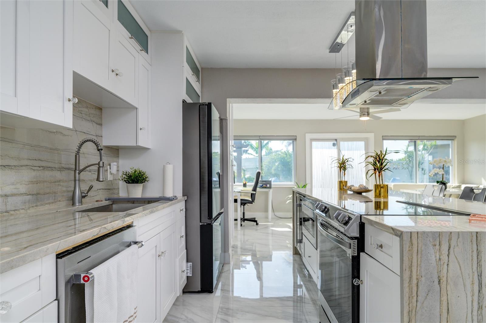 Image 16 of 47 For 605 Capri Boulevard