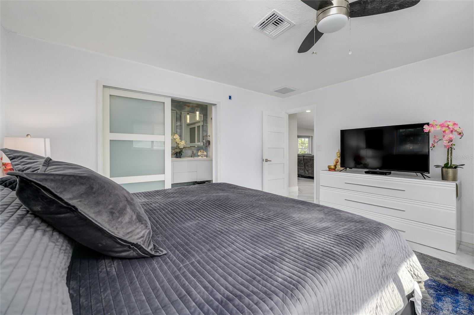 Image 20 of 47 For 605 Capri Boulevard