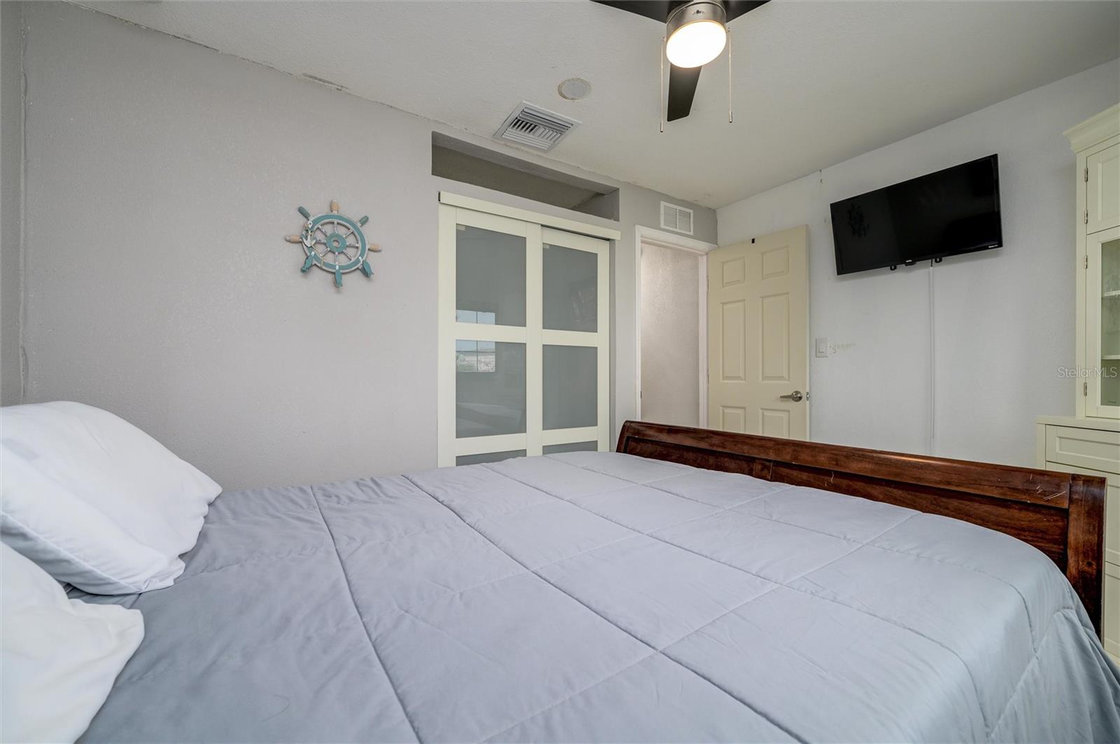 Image 27 of 47 For 605 Capri Boulevard
