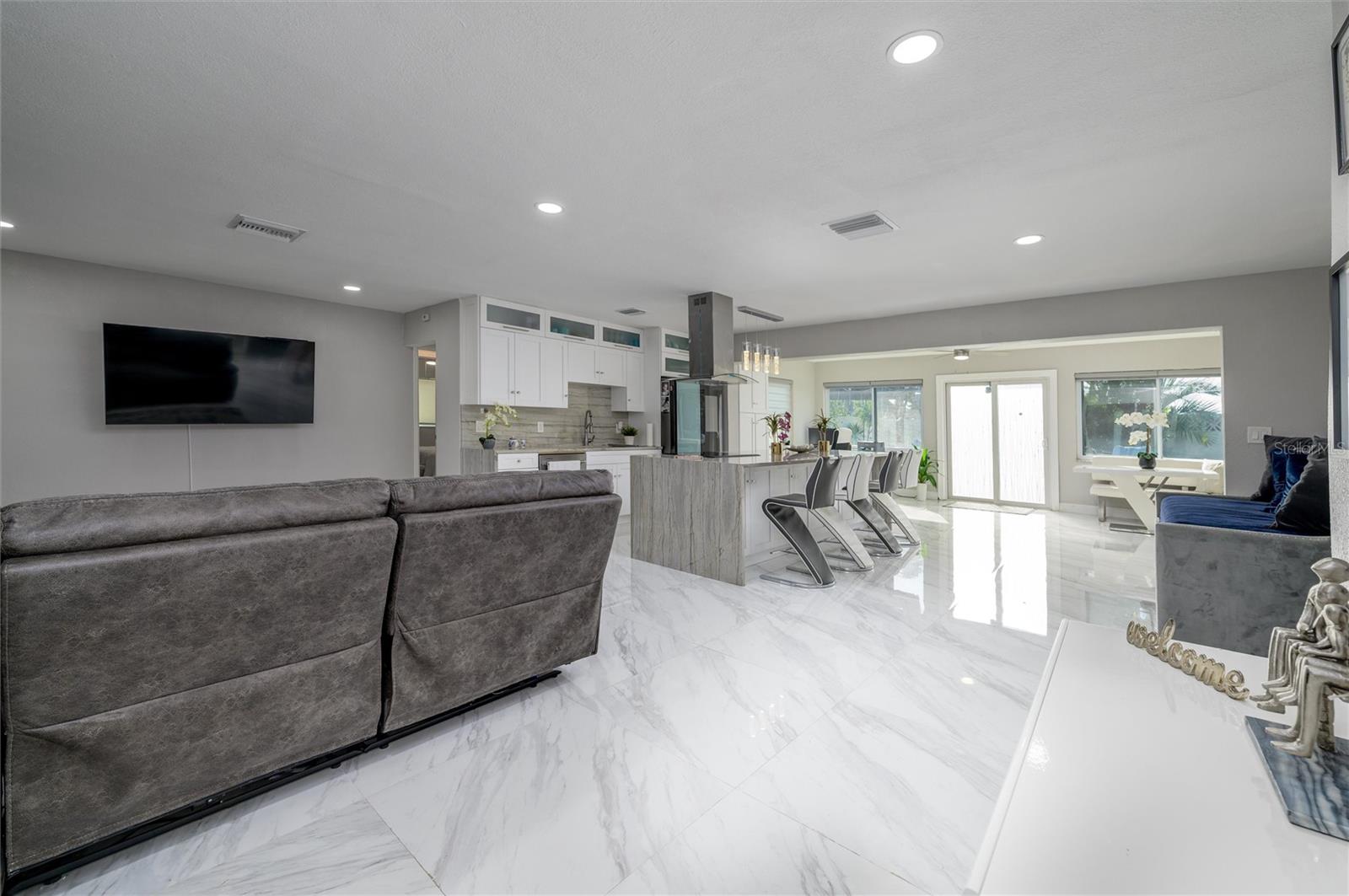 Image 5 of 47 For 605 Capri Boulevard