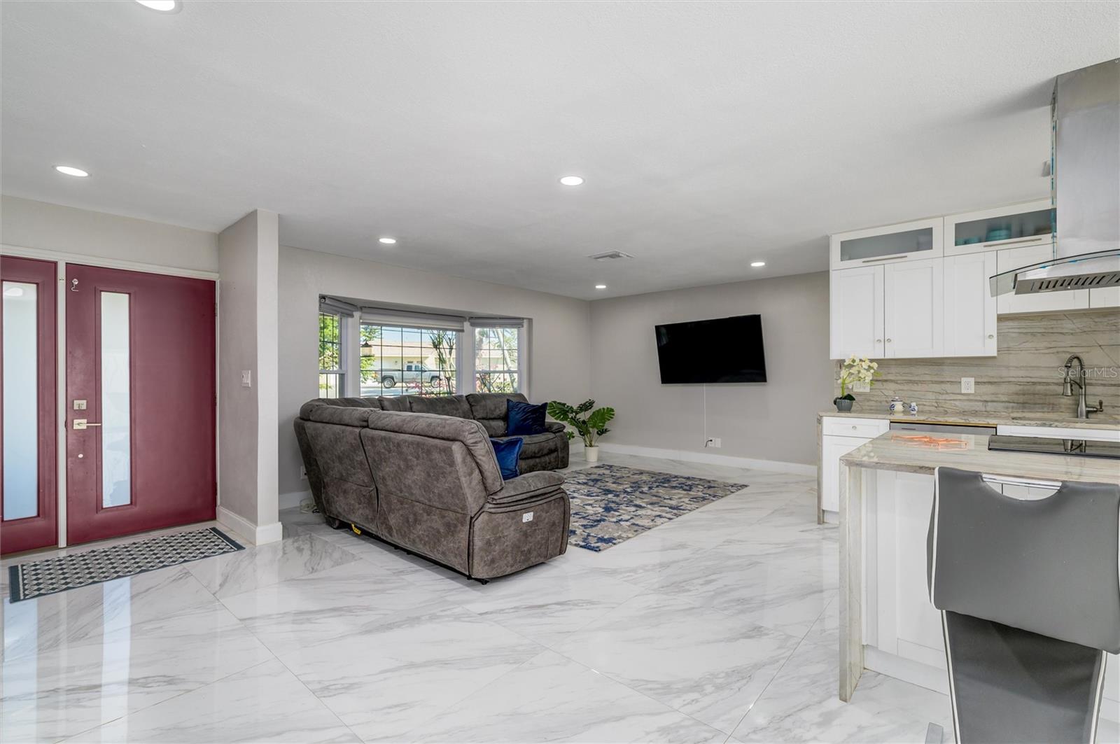 Image 9 of 47 For 605 Capri Boulevard