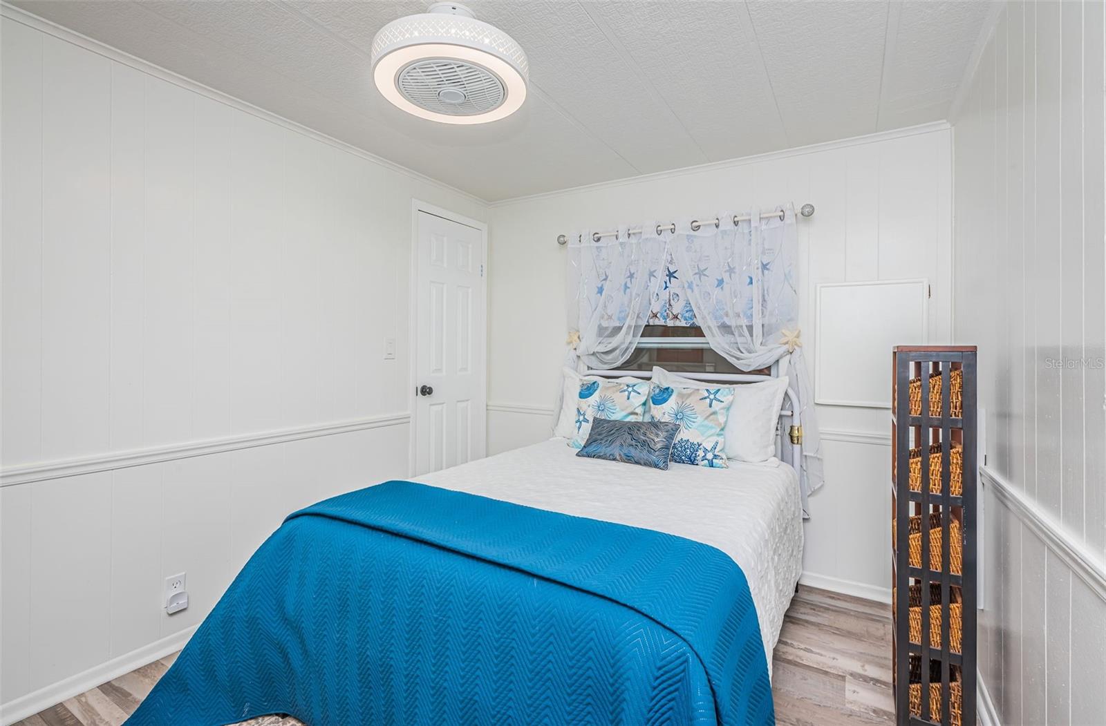 Image 21 of 47 For 225 Lake Tarpon Drive 22