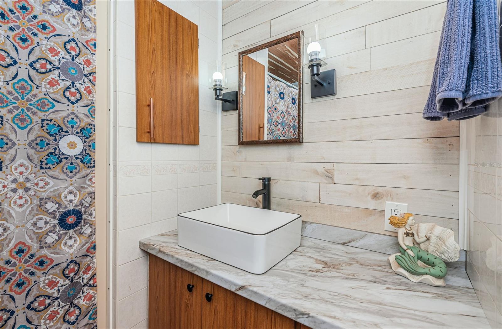 Image 22 of 47 For 225 Lake Tarpon Drive 22
