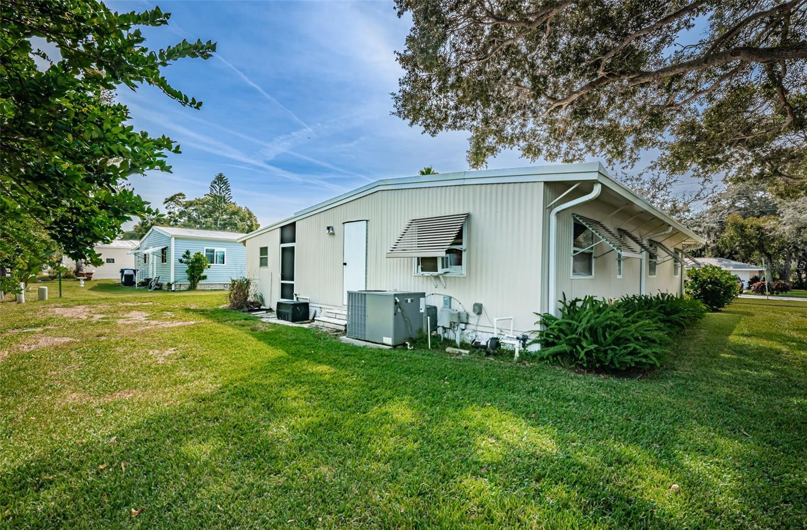 Image 30 of 47 For 225 Lake Tarpon Drive 22
