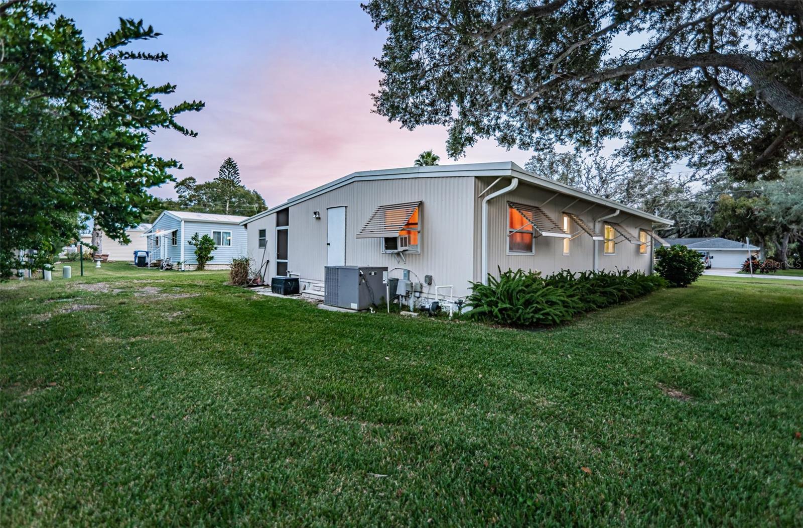 Image 31 of 47 For 225 Lake Tarpon Drive 22
