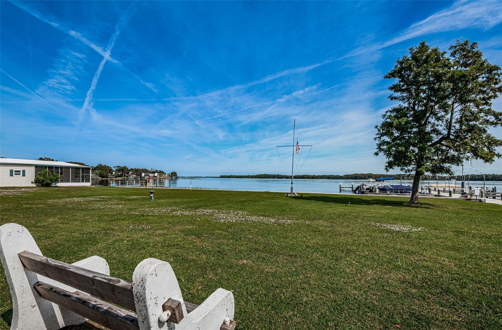 Image 33 of 47 For 225 Lake Tarpon Drive 22