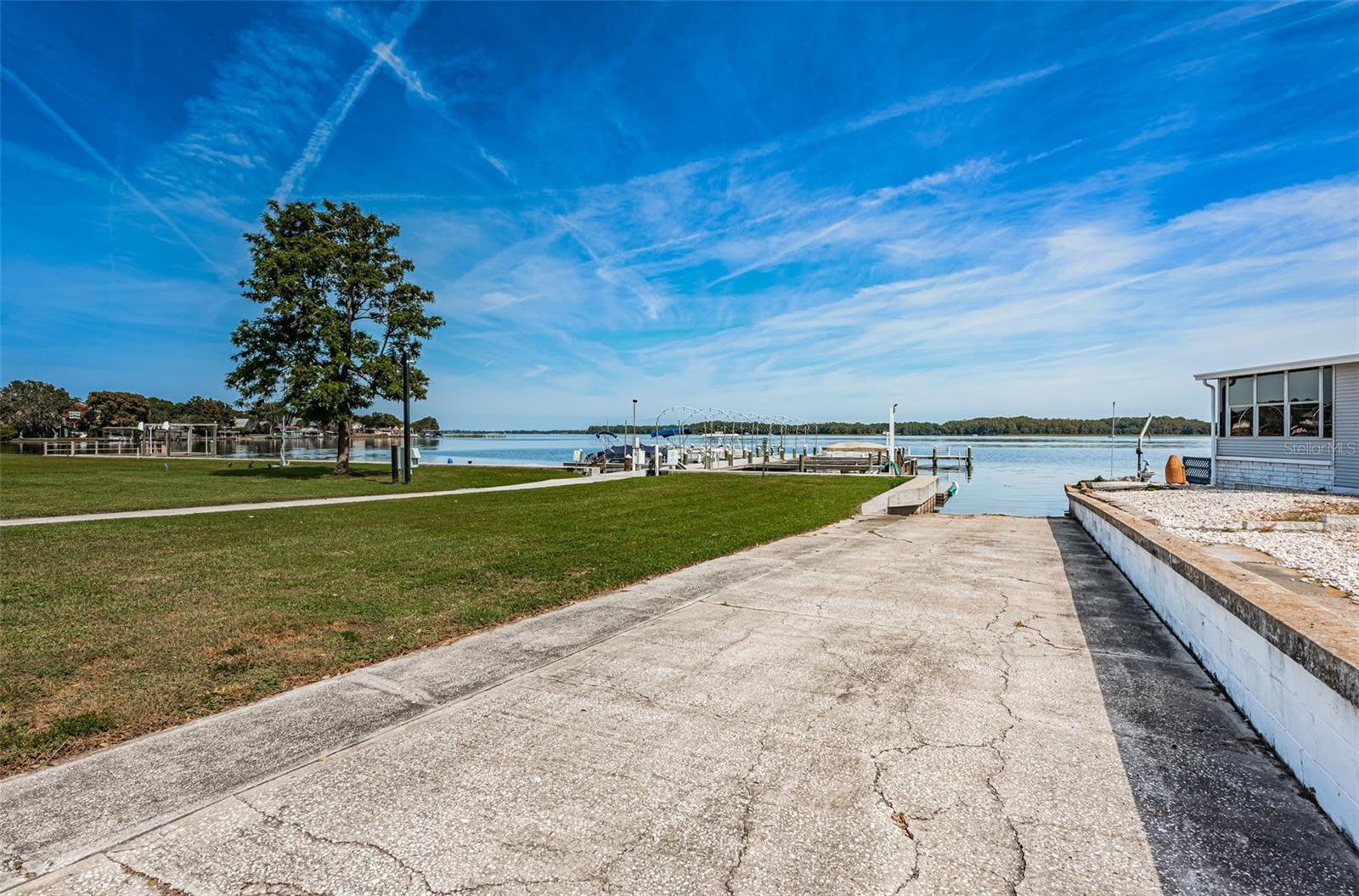 Image 34 of 47 For 225 Lake Tarpon Drive 22