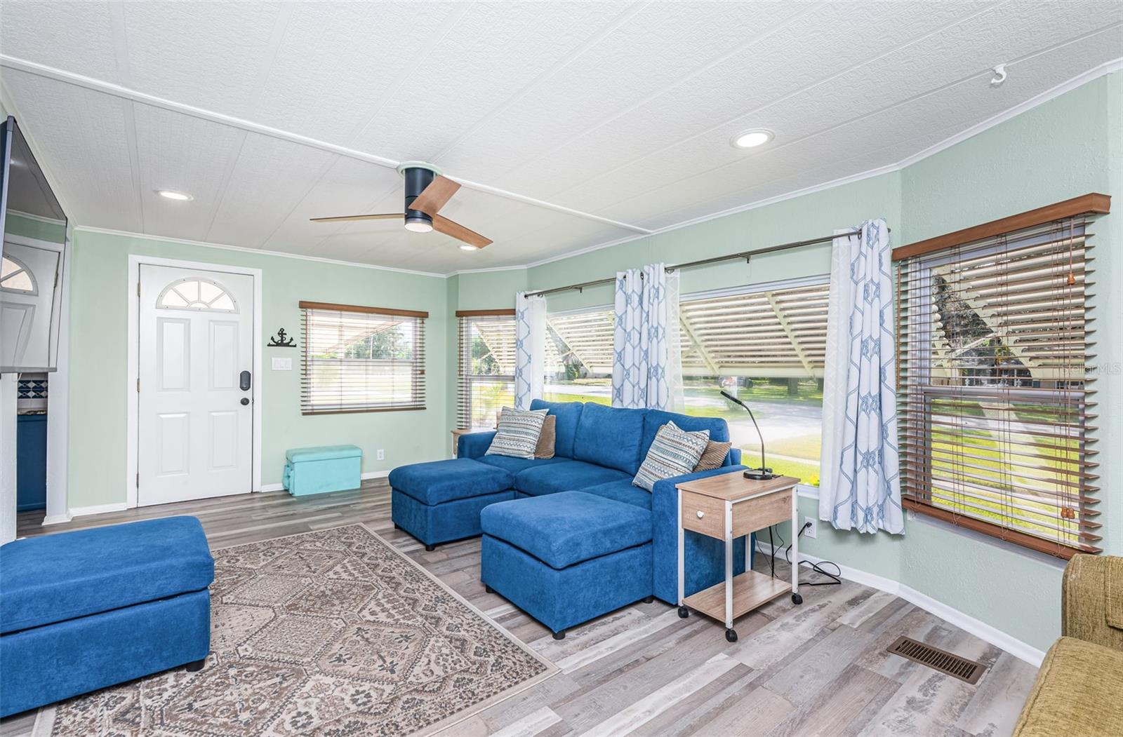 Image 4 of 47 For 225 Lake Tarpon Drive 22