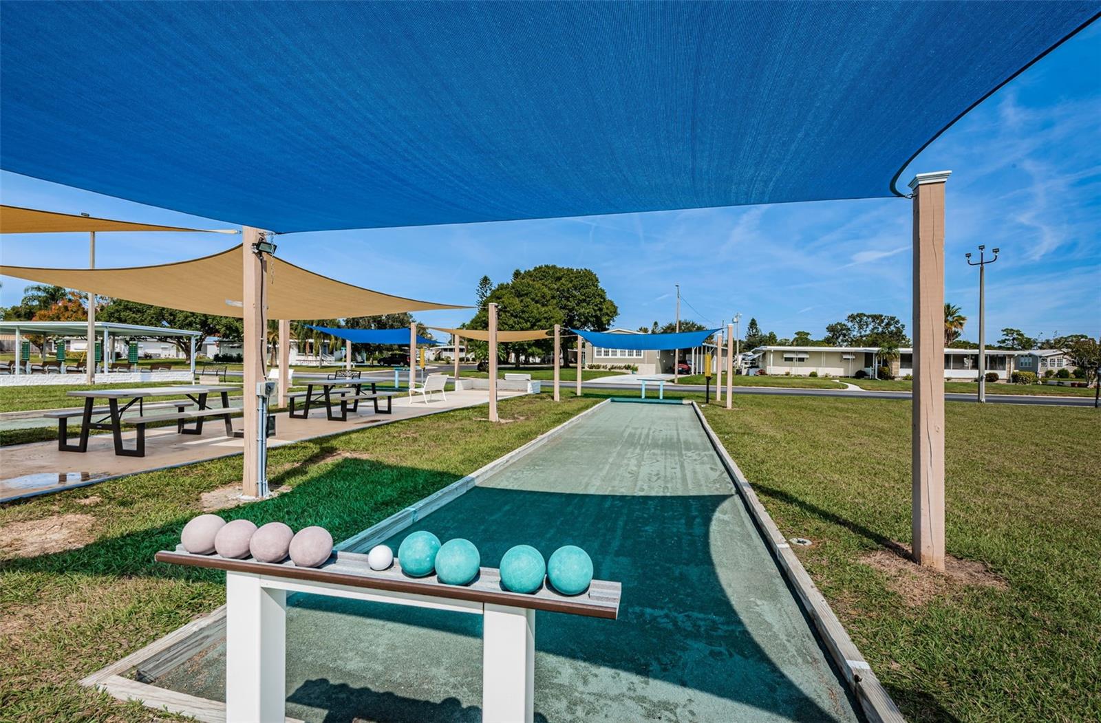 Image 41 of 47 For 225 Lake Tarpon Drive 22