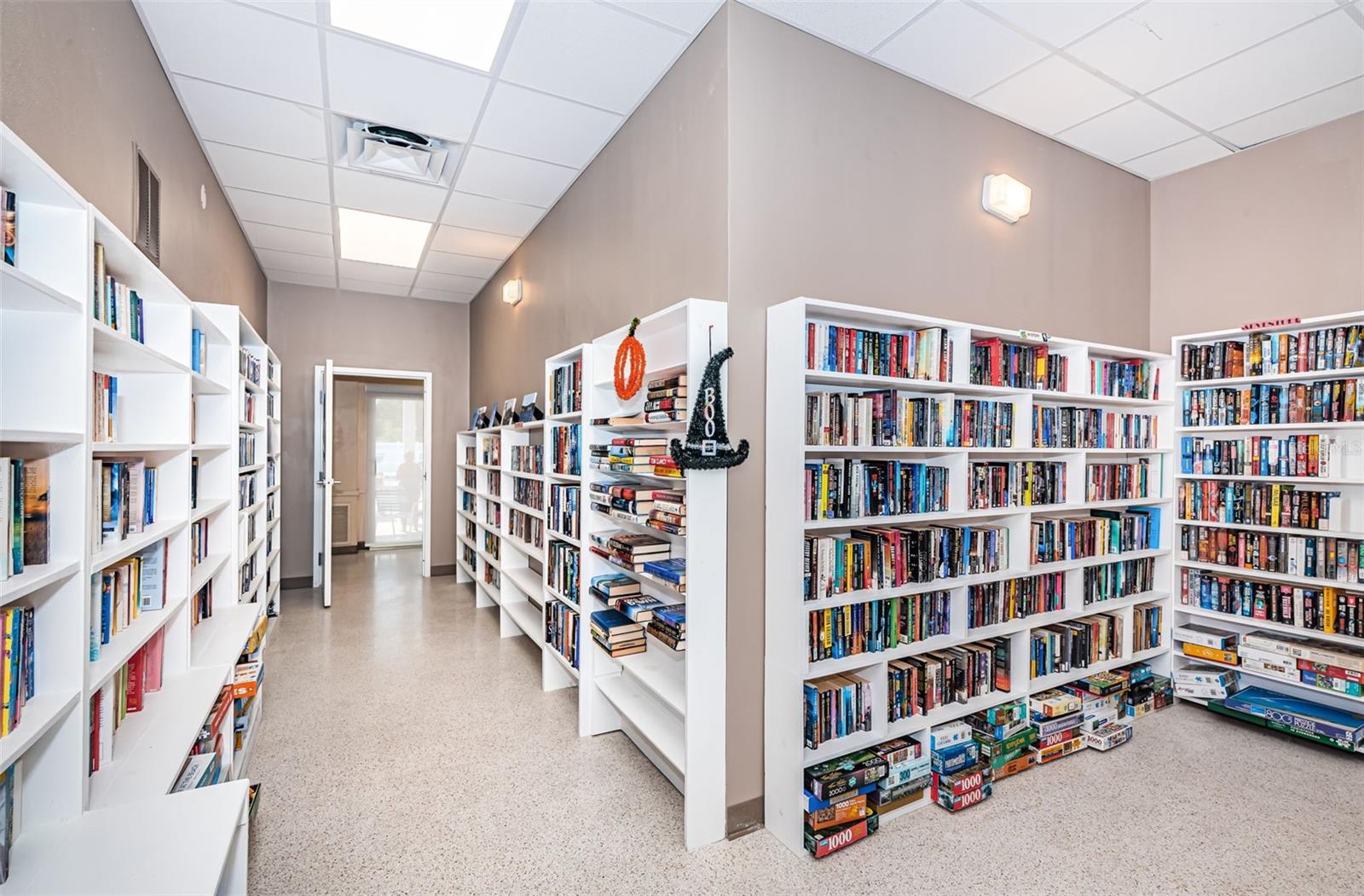 Image 42 of 47 For 225 Lake Tarpon Drive 22