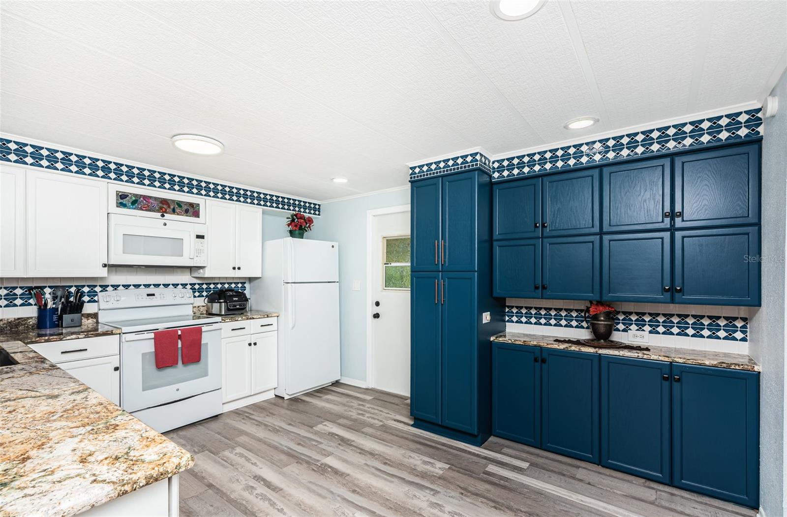 Image 9 of 47 For 225 Lake Tarpon Drive 22