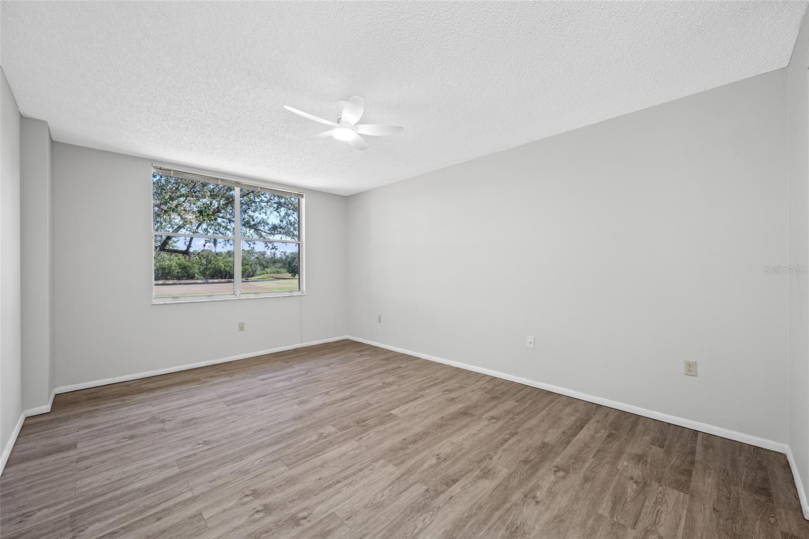 Image 14 of 43 For 2333 Feather Sound Drive A107