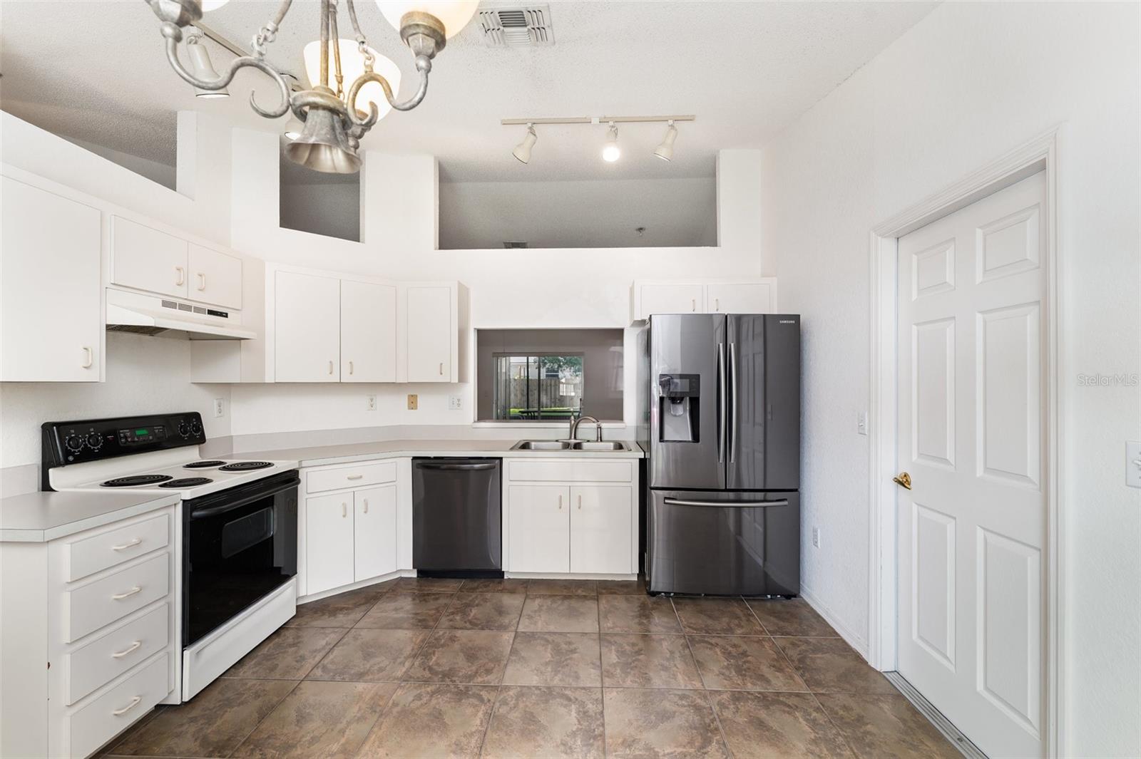 Image 13 of 36 For 8150 Oakhurst Boulevard