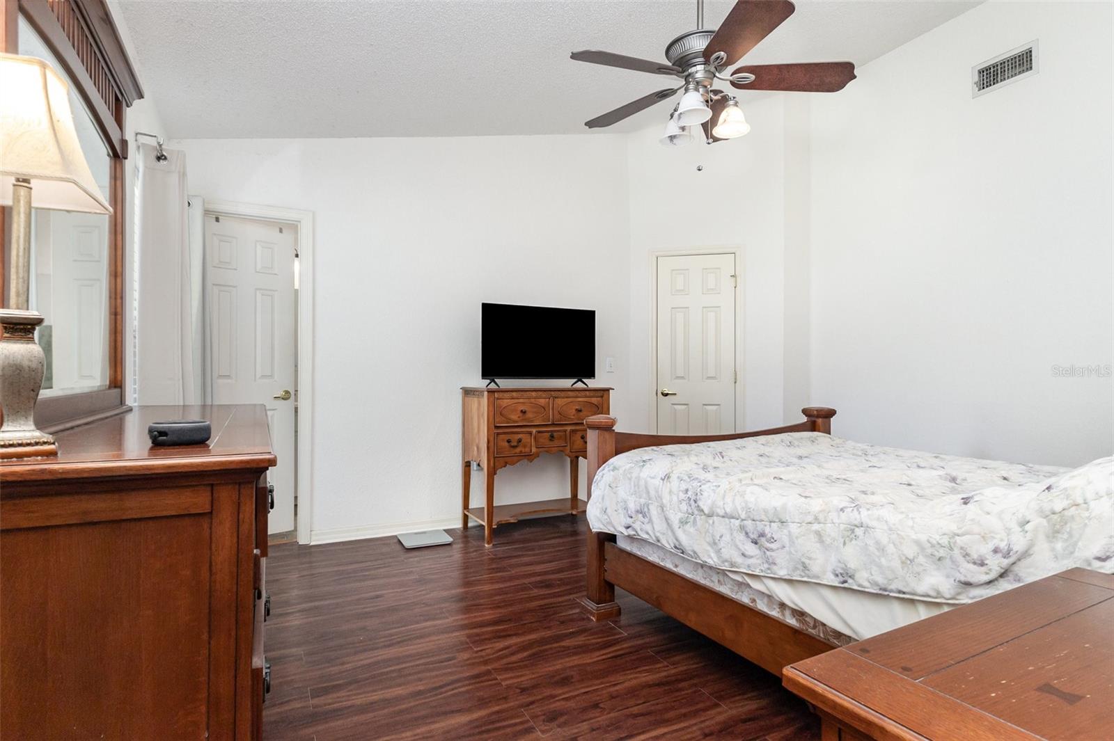 Image 5 of 8 For 8150 Oakhurst Boulevard