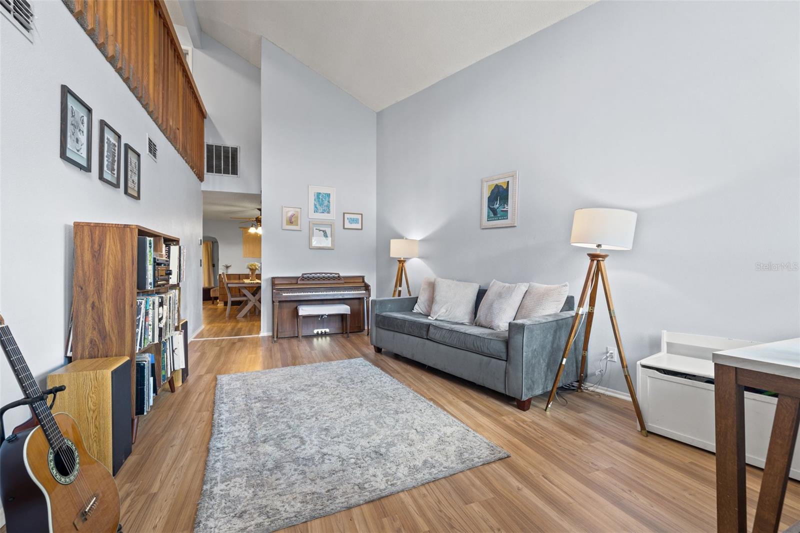 Image 11 of 42 For 11301 Grove St
