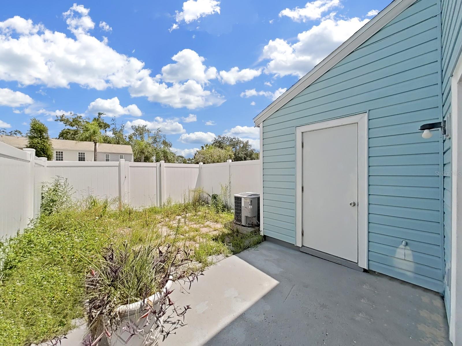 Image 29 of 33 For 16191 Rambling Vine Drive E