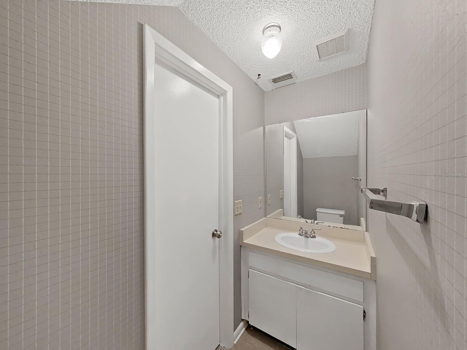 Image 7 of 33 For 16191 Rambling Vine Drive E