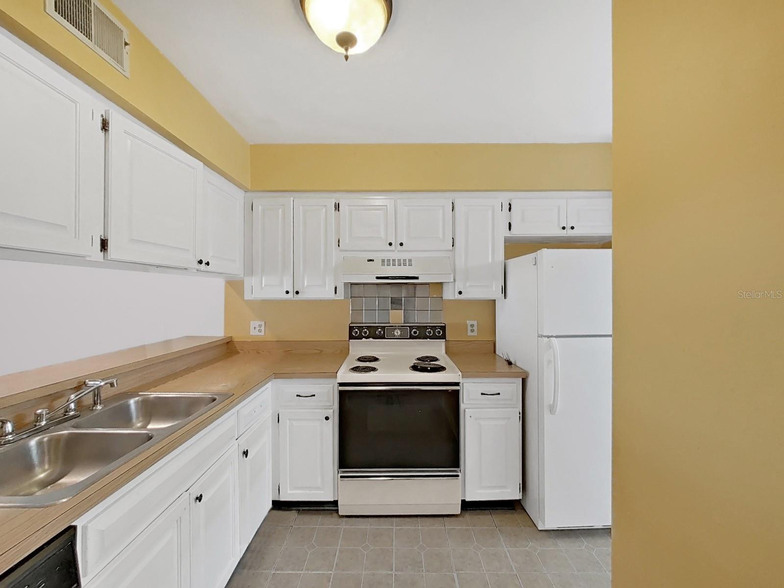 Image 8 of 33 For 16191 Rambling Vine Drive E
