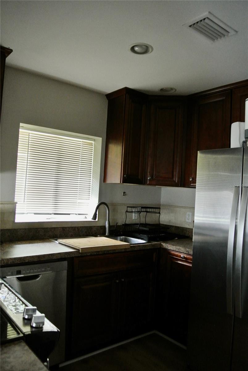 Image 23 of 44 For 909 Buck Court