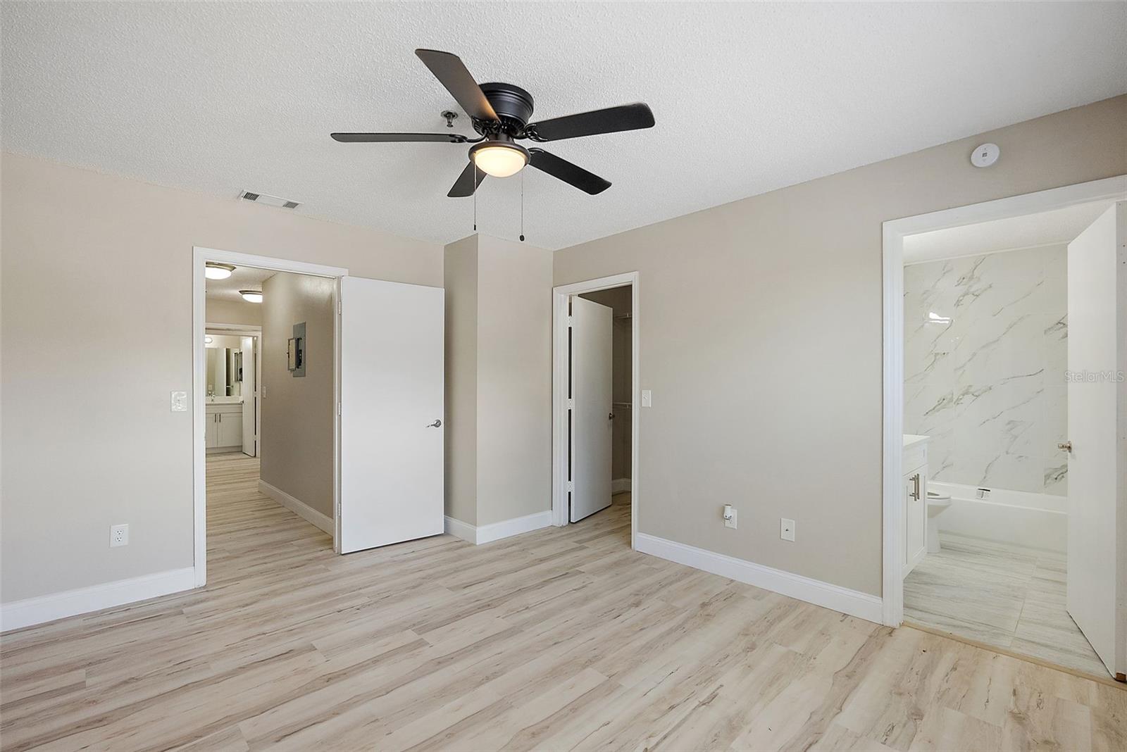 Image 13 of 33 For 11901 4th Street N 10108