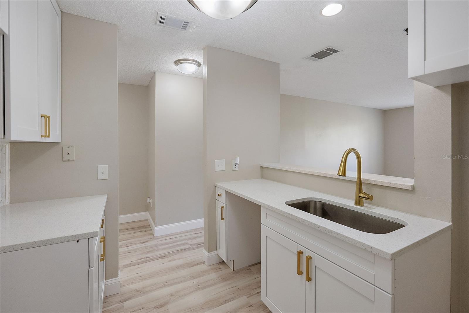 Image 19 of 33 For 11901 4th Street N 10108